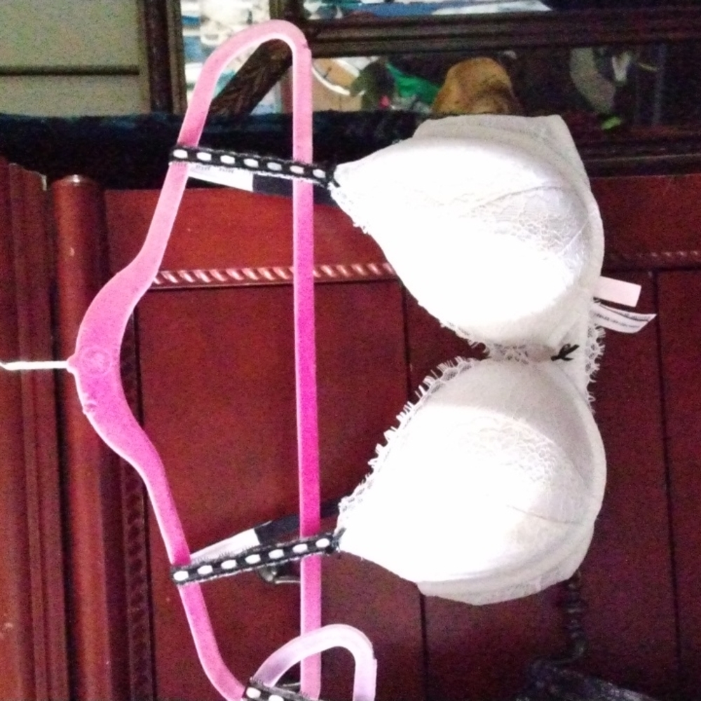 White and black Victoria's secret bra size 36D